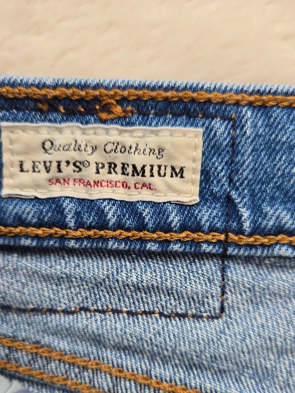 Levi's Premium Wedgie Straight Jeans Size 27 W27 L28 Medium Wash High Rise